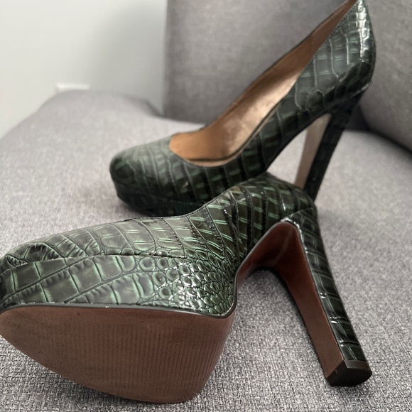 Heels - Picture 1 of 3